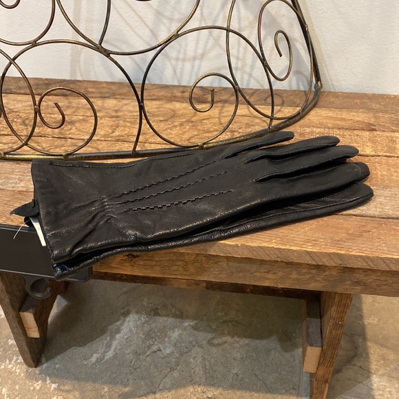 Leather Gloves - Picture 6 of 10